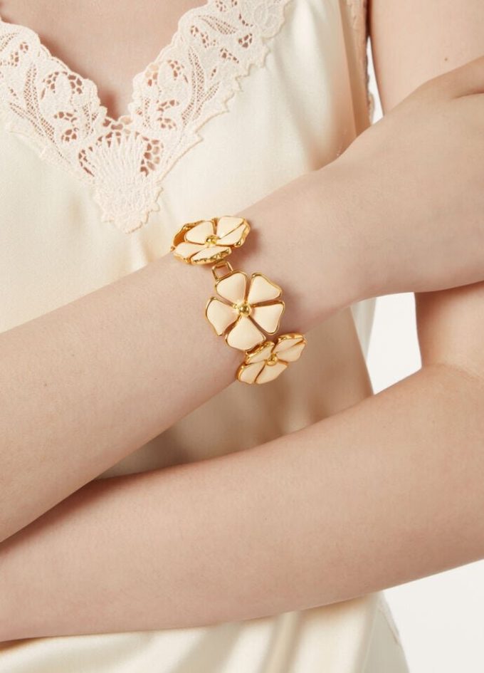 Bloeiende linnen bloemenarmband