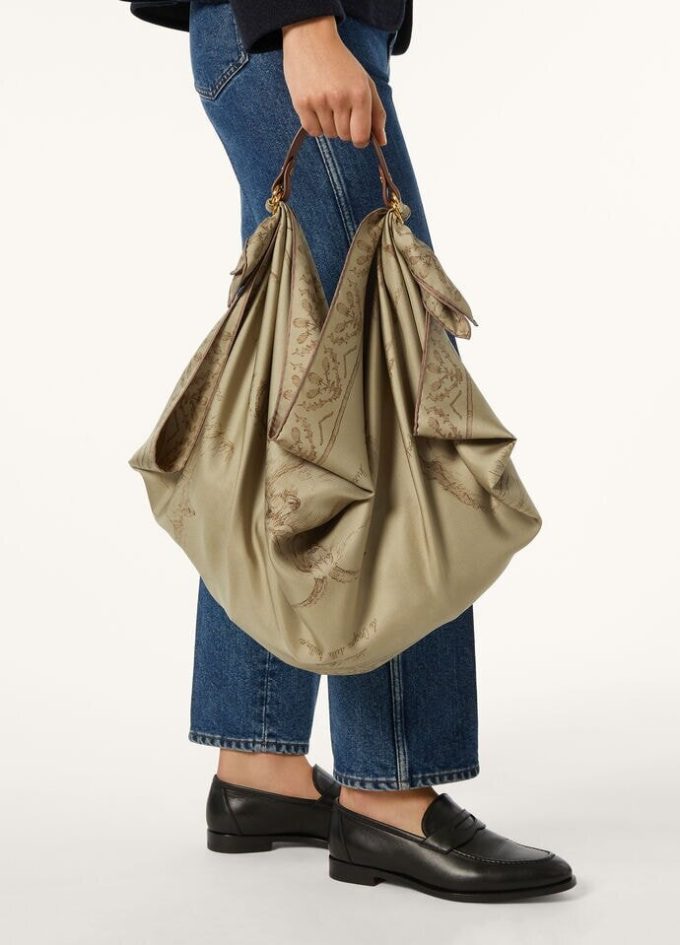 Loro Piana Foulard Handvat