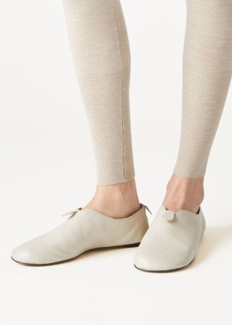 Zwevende platte loafer