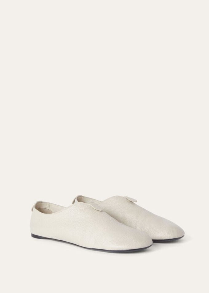 Zwevende platte loafer