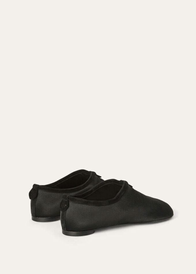 Zwevende platte loafer