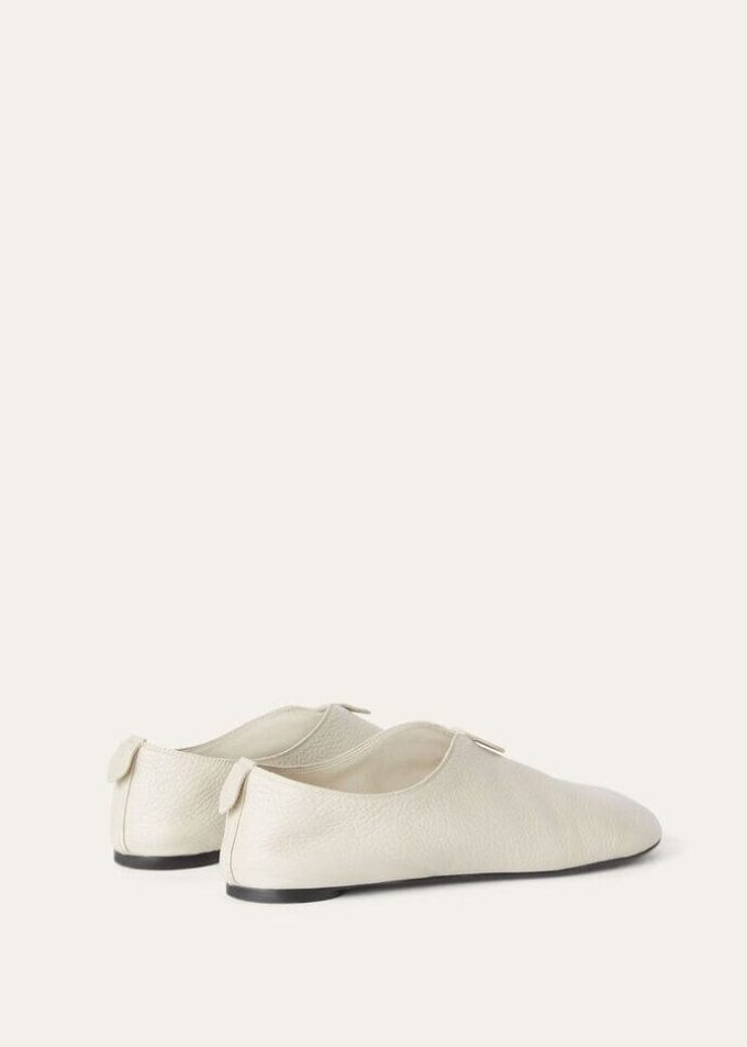 Zwevende platte loafer